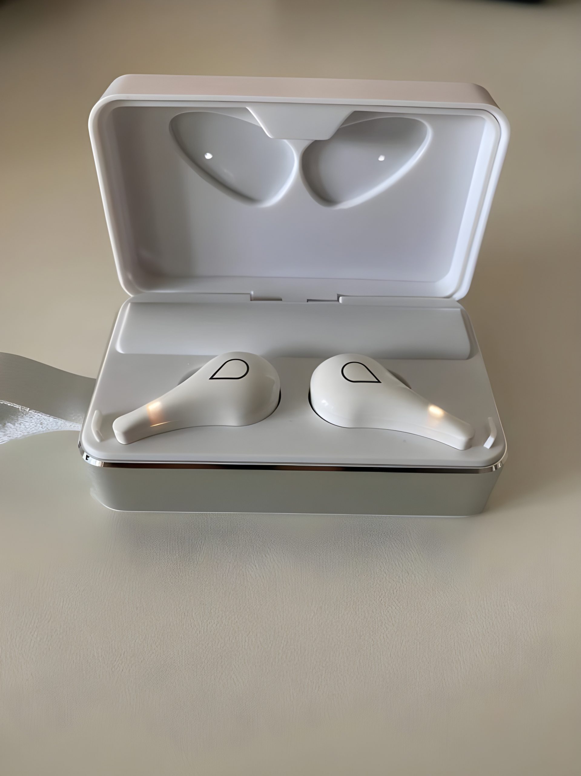H3 Wireless Earbuds White - Image 4